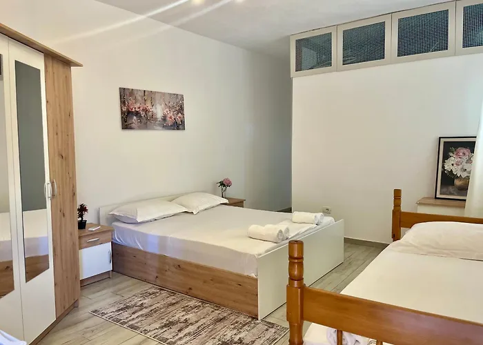 Rei's Place 3* Vlorë