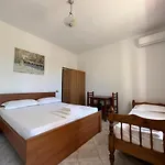 Rei's Place בית הארחה Vlorë