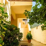 Rei's Place בית הארחה 3*