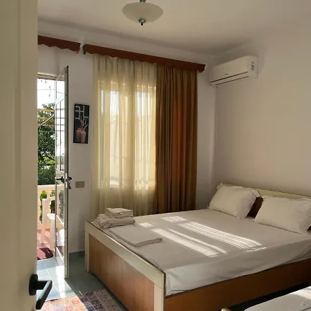Rei's Place 게스트하우스 Vlorë