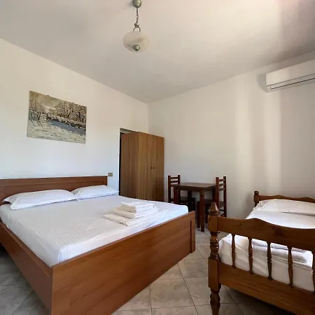Rei's Place 게스트하우스 Vlorë