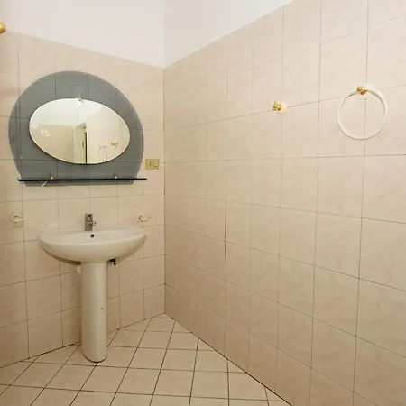 Rei's Place Gasthuis 3*