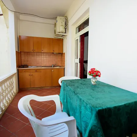 Rei's Place * Vlorë