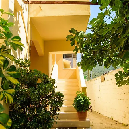 Rei's Place Gasthuis 3*